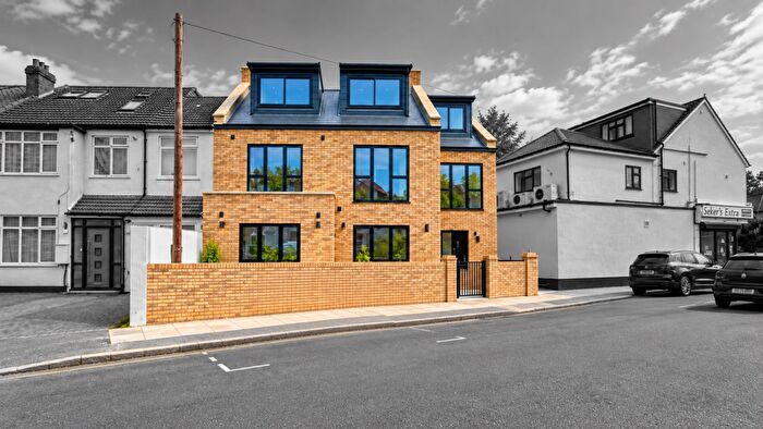 2 Bedroom Apartment To Rent In Hazelwood Avenue, Morden, SM4