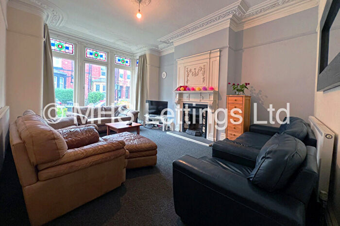 8 Bedroom Terraced House To Rent In Regent Park Avenue, Leeds, LS6