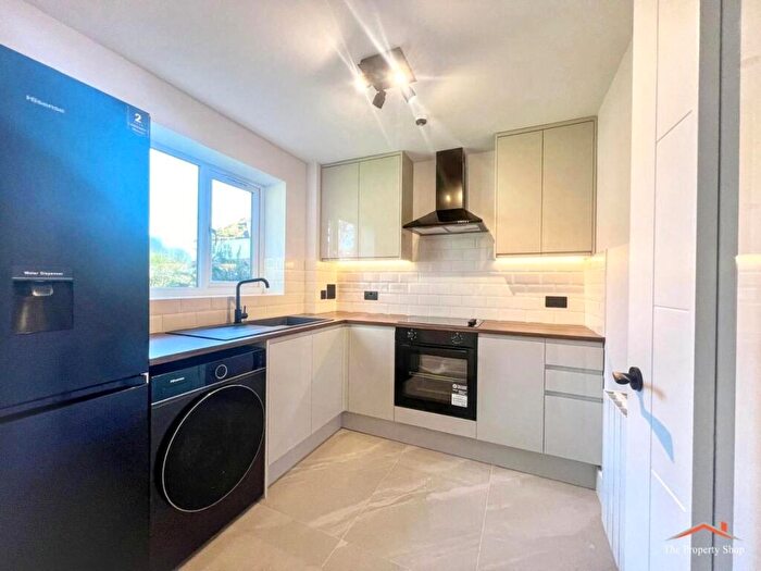 2 Bedroom Flat For Sale In Kingweston Close, London, NW2