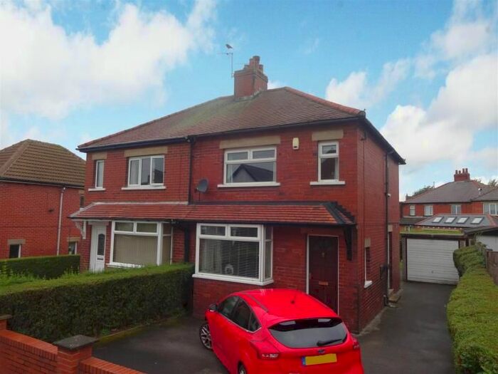 3 Bedroom Property To Rent In Moorlands Avenue, Yeadon, Leeds, LS19