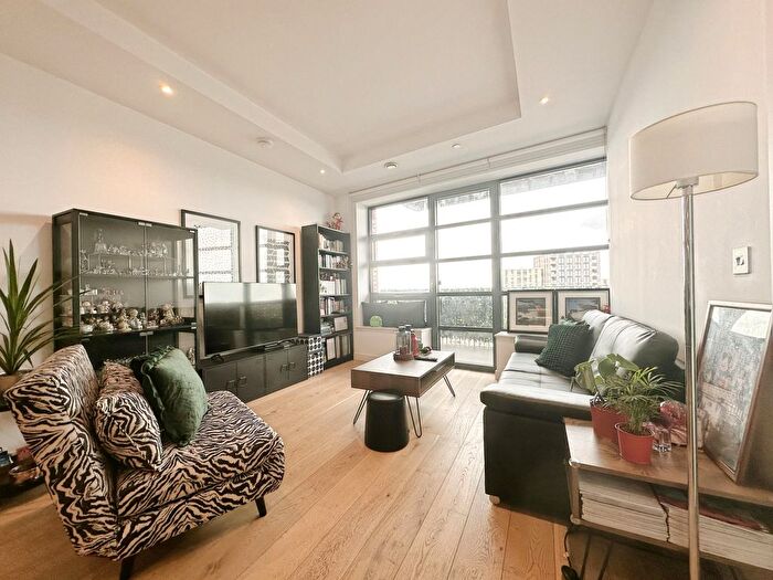 1 Bedroom Flat For Sale In City Island Way, London, E14
