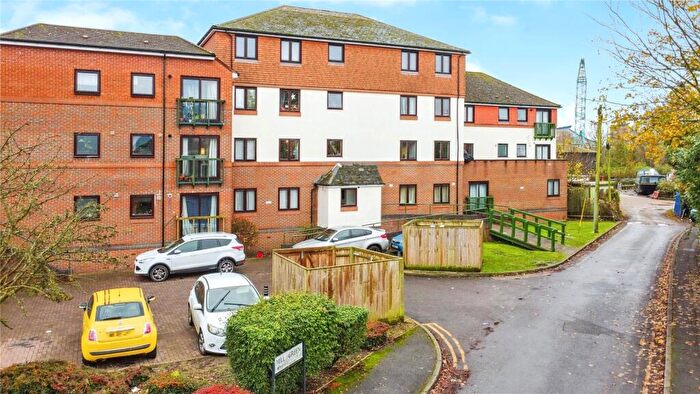 2 Bedroom Apartment For Sale In The Causeway, Caversham, Reading, Berkshire, RG4