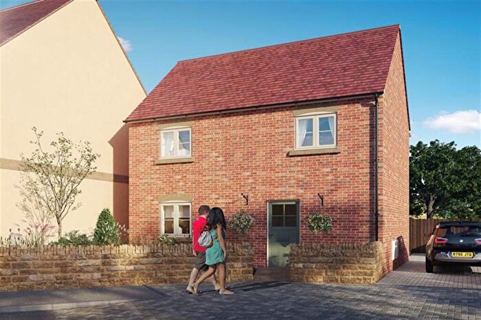 2 Bedroom Semi-Detached House For Sale In Robinson Avenue, Park View, OX20