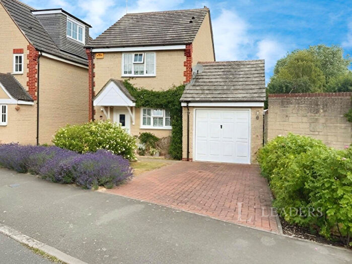 3 Bedroom Link Detached House To Rent In Harding Close, SN7