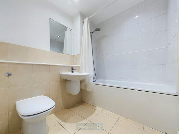 2 Bedroom Apartment To Rent In Block Hicking Building, Queens Road, Nottingham, Nottinghamshire, NG2