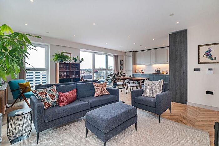 2 Bedroom Flat To Rent In Brook Street, Kingston Upon Thames, KT1