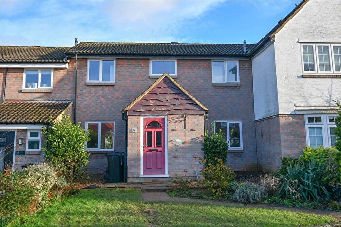 3 Bedroom Terraced House For Sale In Wren Close, Wokingham, Berkshire, RG41