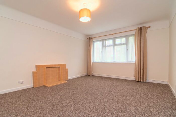 2 Bedroom Flat To Rent In Poole Road, Poole, BH12