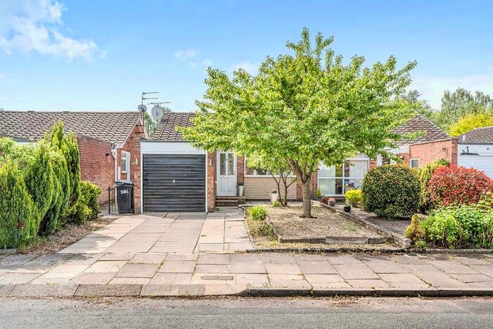 2 Bedroom Bungalow To Rent In Lindsey Close, Bessacarr, Doncaster, DN4