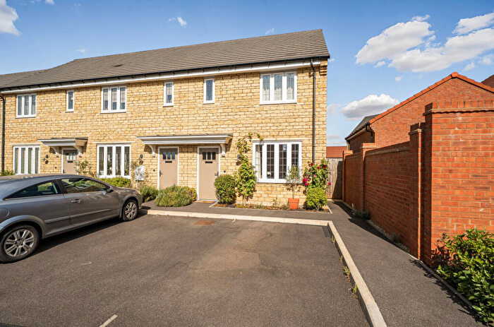 2 Bedroom End Of Terrace House For Sale In Luckett Close, Faringdon, Oxfordshire, SN7