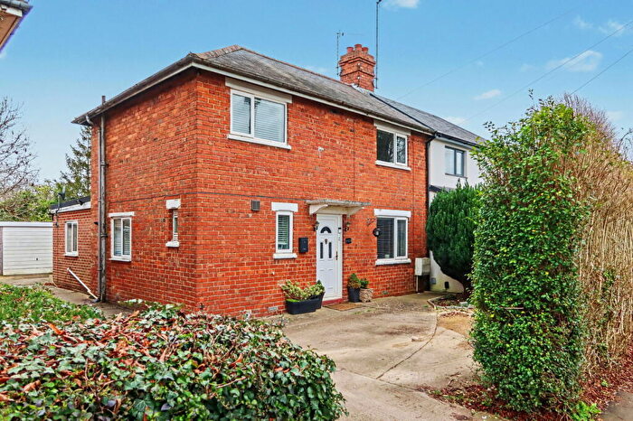 3 Bedroom Semi Detached House For Sale In Springfield Avenue, Banbury, OX16