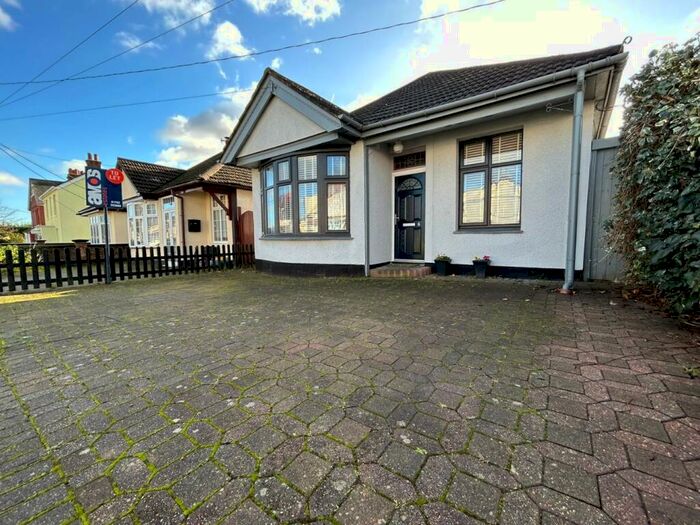 2 Bedroom Detached Bungalow To Rent In The Avenue, Hadeigh, SS7