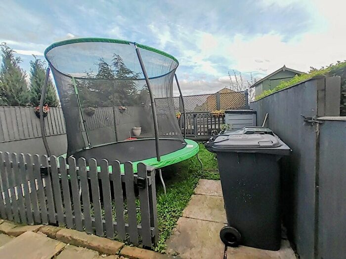 3 Bedroom End Of Terrace House For Sale In Packington Street, Thornton, Bradford, BD13