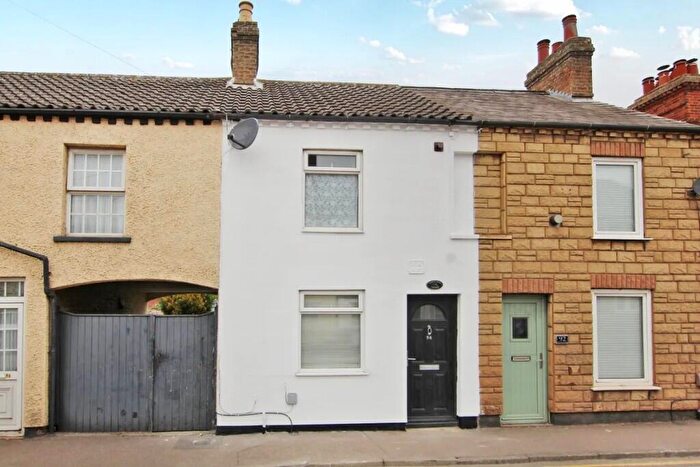 2 Bedroom Terraced House To Rent In Hitchin Street, Biggleswade, Bedfordshire, SG18