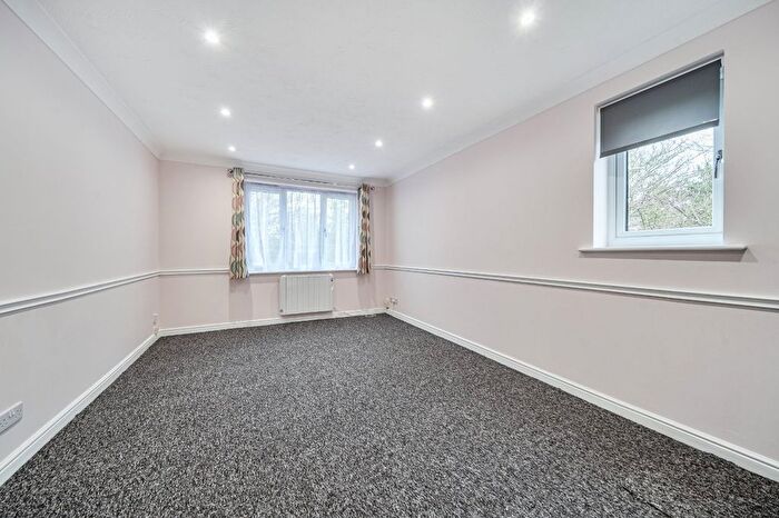 1 Bedroom Flat For Sale In Durham Avenue, Bromley, BR2