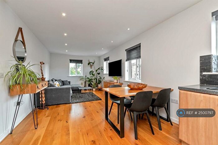 2 Bedroom Flat To Rent In Centaurus Square, Frogmore, St. Albans, AL2