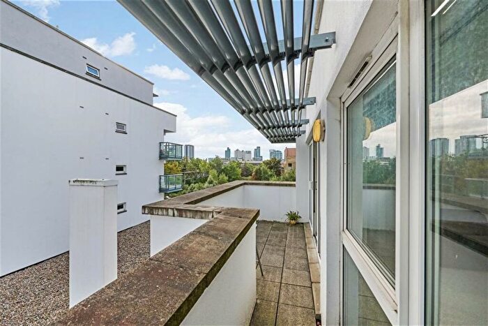 3 Bedroom Flat To Rent In Point Pleasant, Wandsworth, SW18