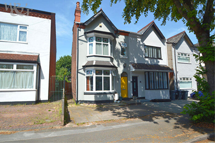 3 Bedroom Semi-Detached House For Sale In Norfolk Road, Birmingham, B23