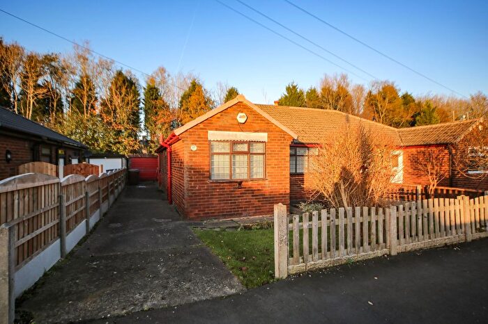 3 Bedroom Semi-detached Bungalow For Sale In Edinburgh Drive, Hindley Green, WN2