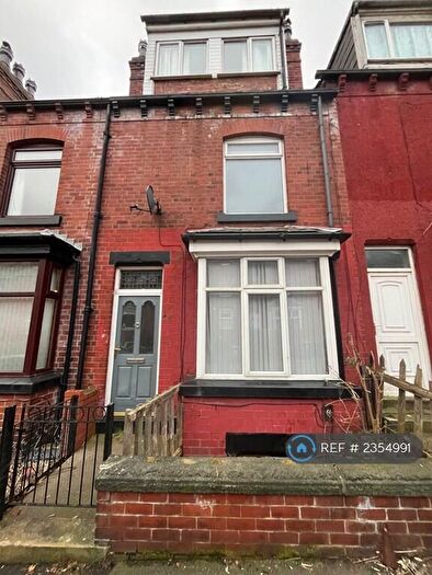4 Bedroom Terraced House To Rent In Simpson Grove, Leeds, LS12