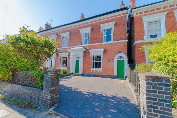 5 Bedroom Semi-detached House For Sale In Yew Tree Road, Edgbaston, B15