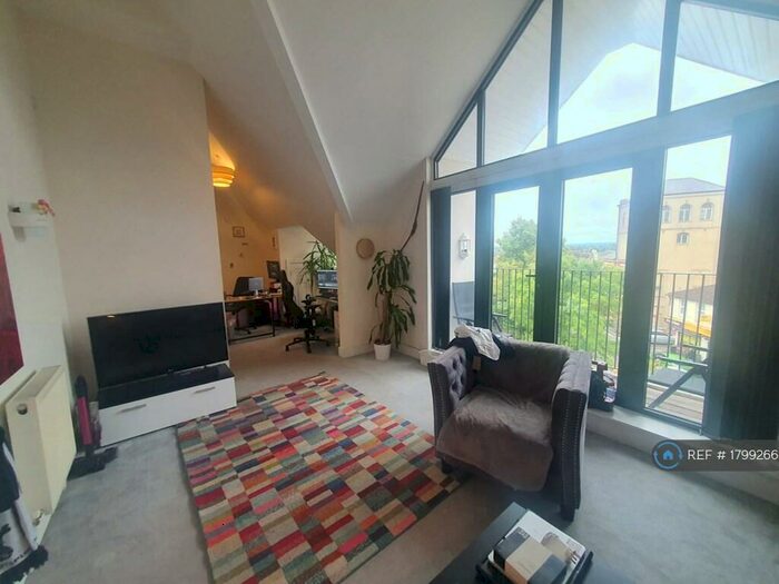 2 Bedroom Penthouse To Rent In Spectrum, Northfleet, Gravesend, DA11
