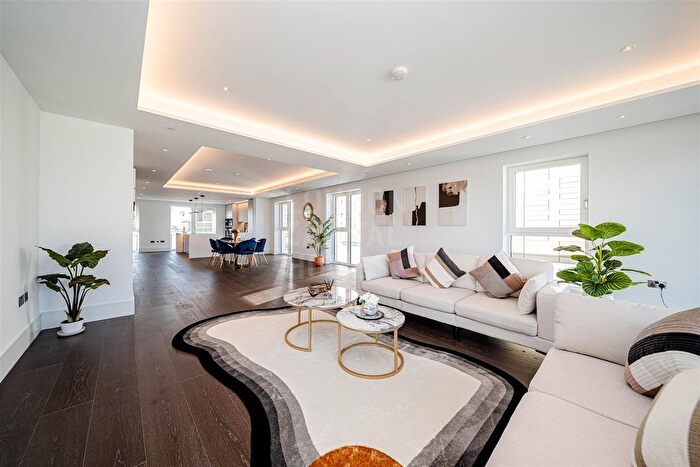 4 Bedroom Flat To Rent In Lincoln Apartments, Fountain Park Way, London, W12