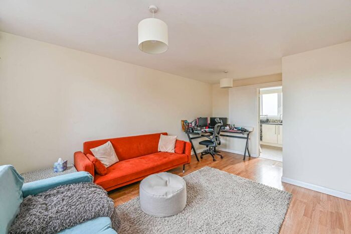 1 Bedroom Flat For Sale In Cromwell Road, Oval, London, SW9