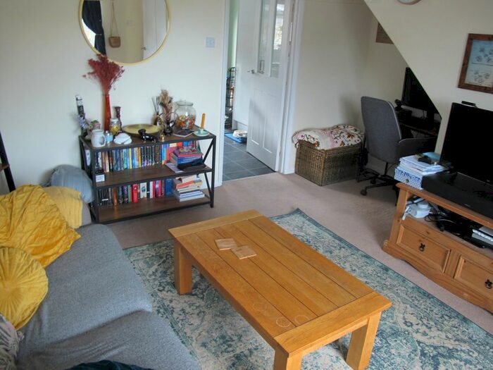 2 Bedroom Semi-Detached House To Rent In Mantell Close, Lewes, BN7