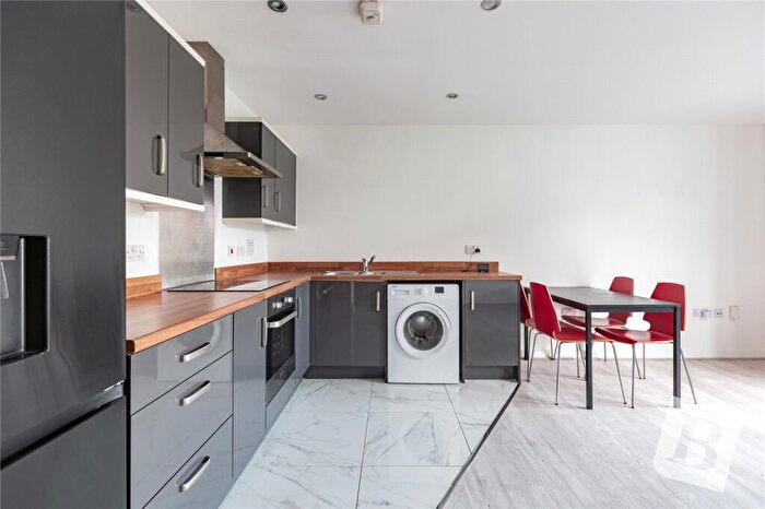 1 Bedroom Apartment For Sale In Minter Road, Barking, IG11