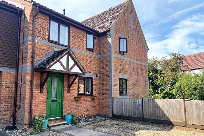2 Bedroom End Of Terrace House To Rent In Bowers Close, Guildford, GU4