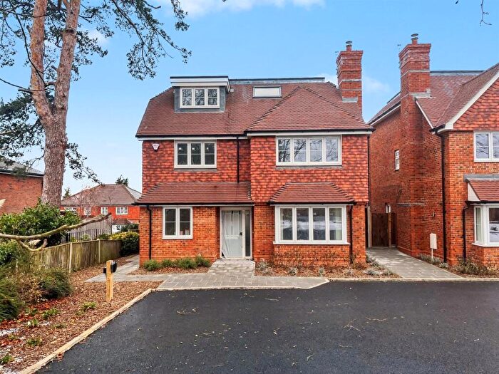 5 Bedroom Detached House For Sale In Leatherhead Road, Bookham, KT23