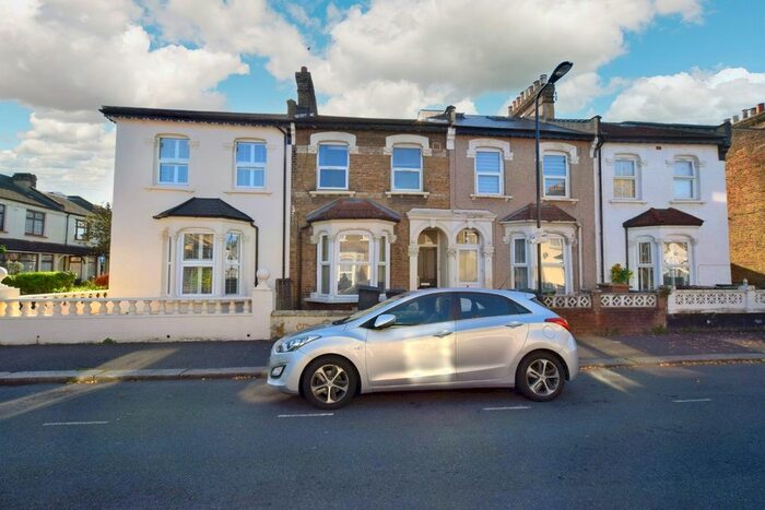 2 Bedroom Flat To Rent In Beaconsfield Road, Leyton, E10