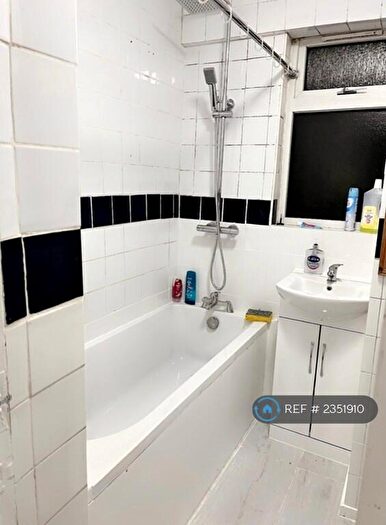 2 Bedroom Flat To Rent In Calcraft House, London, E2