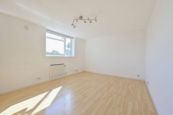 1 Bedroom Flat For Sale In Rayners Road, Wandsworth, London, SW15
