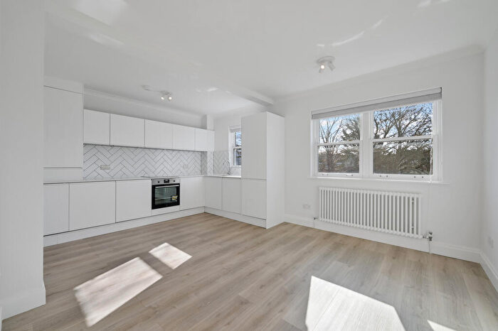 1 Bedroom Apartment To Rent In The Gardens, East Dulwich London, SE22