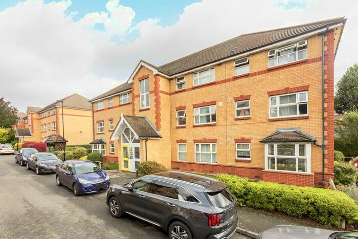 2 Bedroom Flat To Rent In Taylor Close, Hounslow, TW3