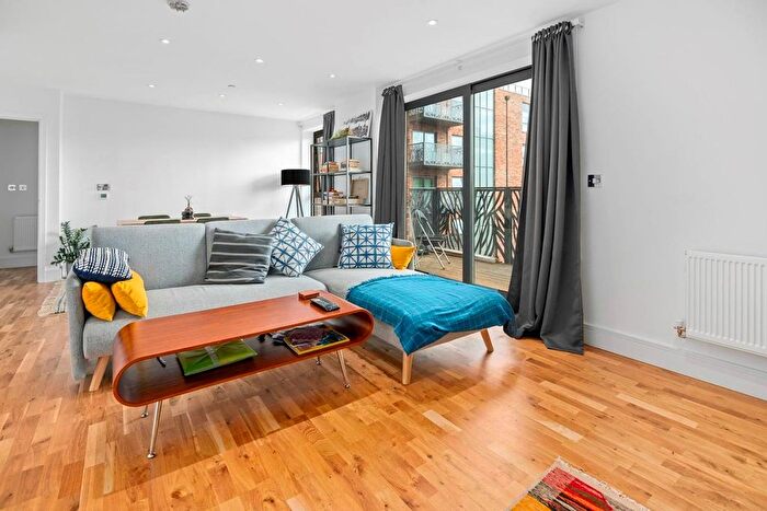 1 Bedroom Flat To Rent In Cityview Point, Leven Road, Lodon, E14