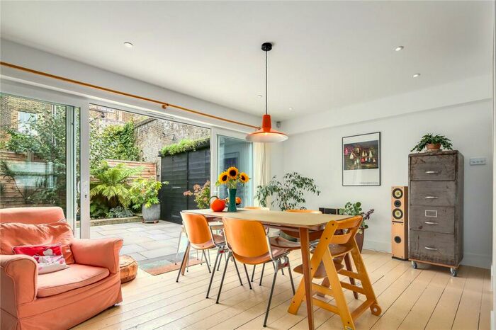 3 Bedroom House To Rent In Clarence Mews, Clapton, London, E5