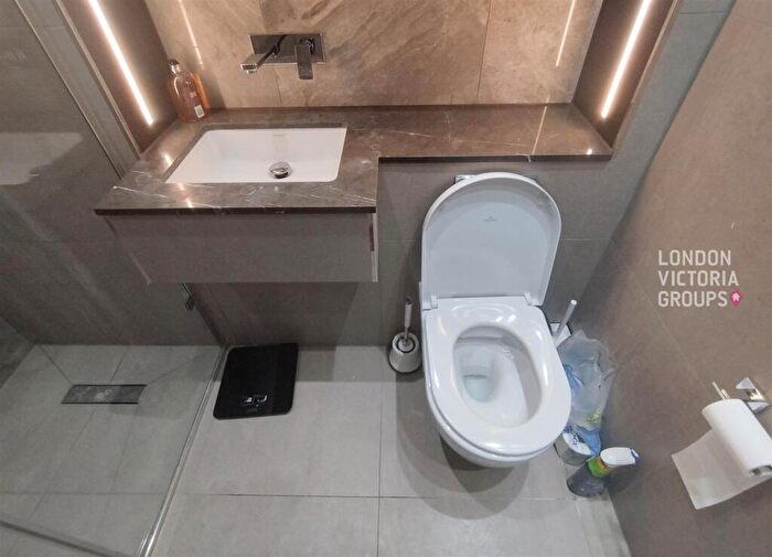 2 Bedroom Apartment To Rent In Carrara Tower, Bollinder Place, London, EC1V