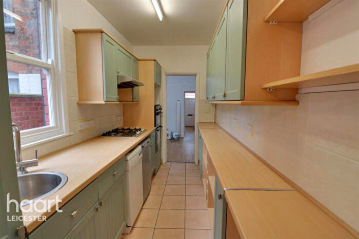3 Bedroom Terraced House To Rent In Henton Road, Leicester, LE3