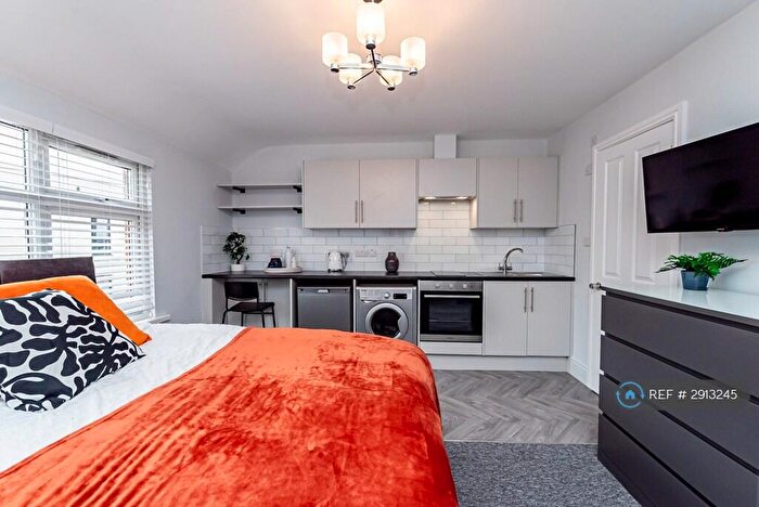 Studio To Rent In London Road, Reading, RG1