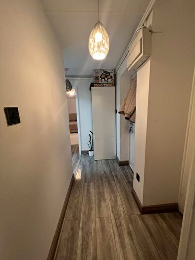 1 Bedroom Flat For Sale In Plowman Close, London, N18