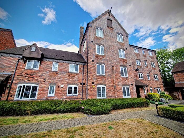 2 Bedroom Flat For Sale In Broom Lane, Dickens Heath, Solihull, B90