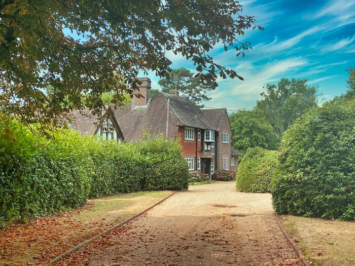 4 Bedroom Detached House To Rent In Coopers Green, Uckfield, TN22