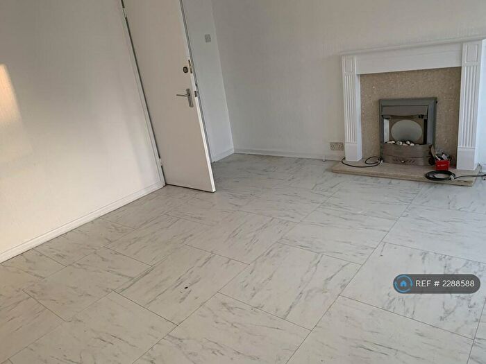 2 Bedroom Flat To Rent In Chingford Lane, Woodford Green, IG8