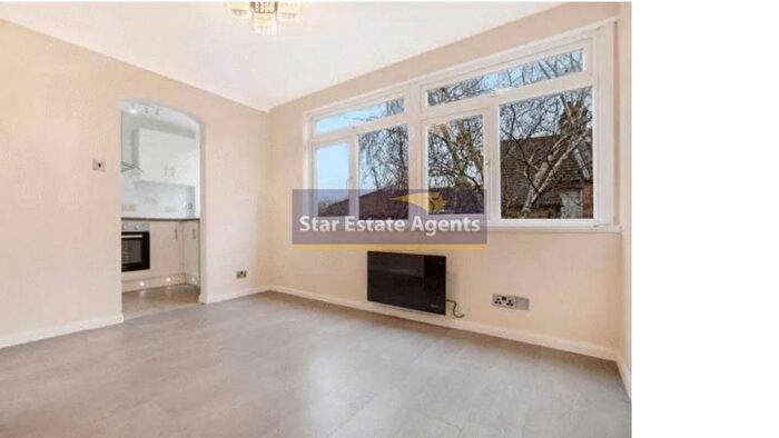 Studio For Sale In Whitchurch Lane, Edgware, Barnet, HA8