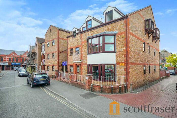 2 Bedroom Flat To Rent In South Park Court, East Oxford, OX4