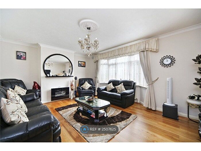 3 Bedroom Maisonette To Rent In Windermere Avenue, London, NW6