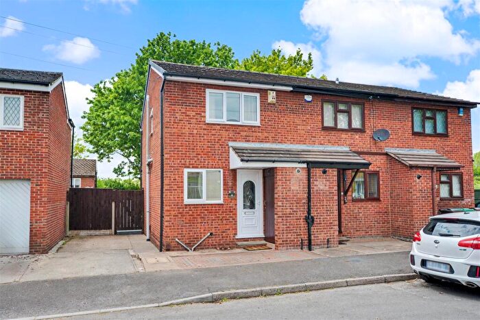 2 Bedroom End Of Terrace House For Sale In Downing Street, Nottingham, NG6